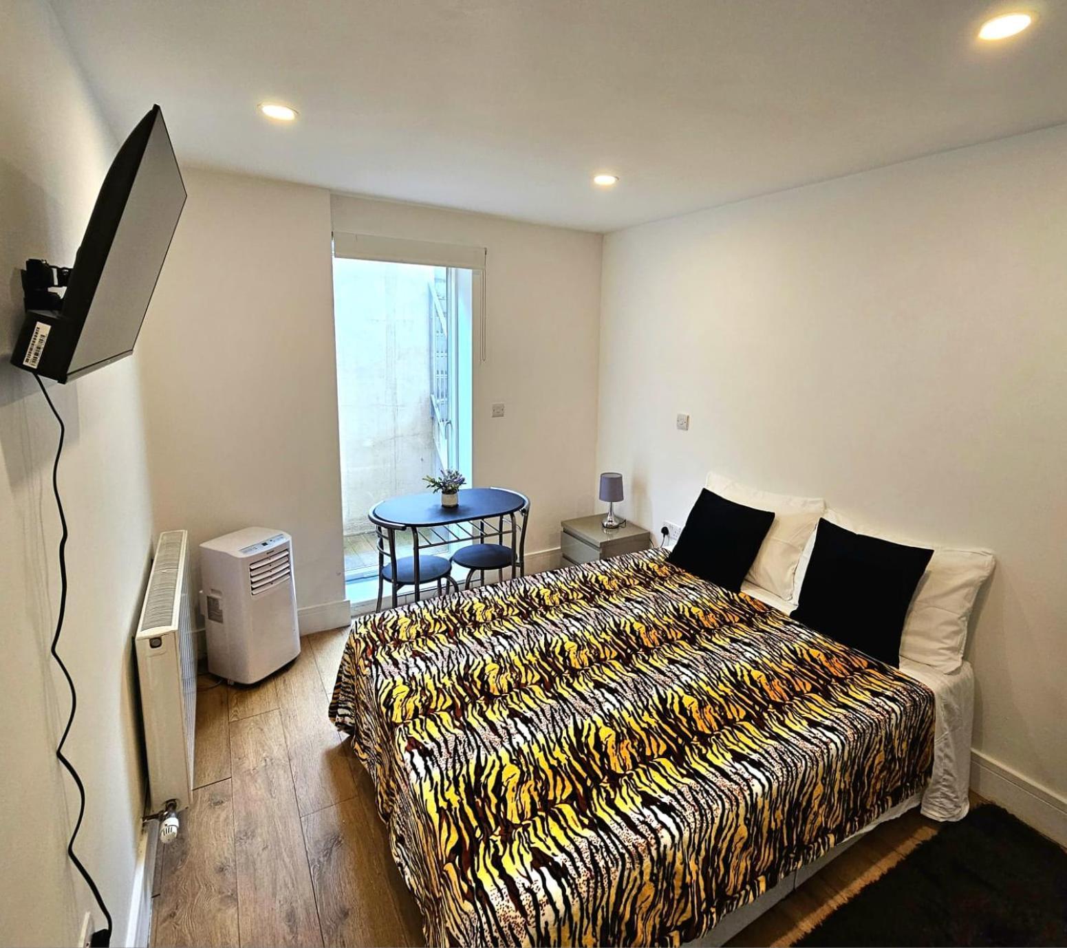 Oliver Double Room London Bagian luar foto