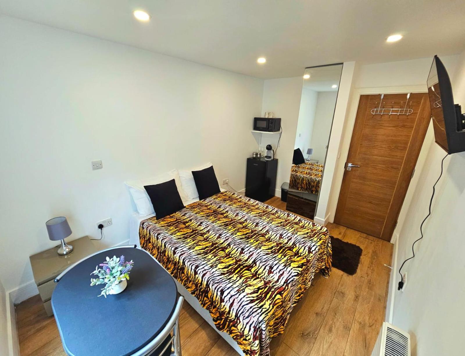 Oliver Double Room London Bagian luar foto